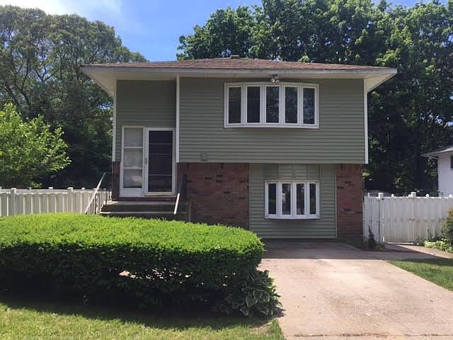 2nd image of 270 Ronkonkoma Ave