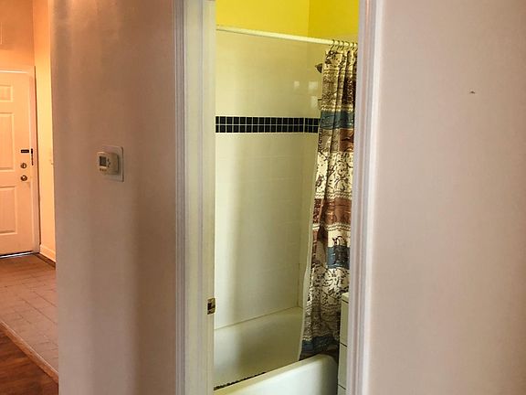 3rd image of 2329 W Belmont Ave #2W