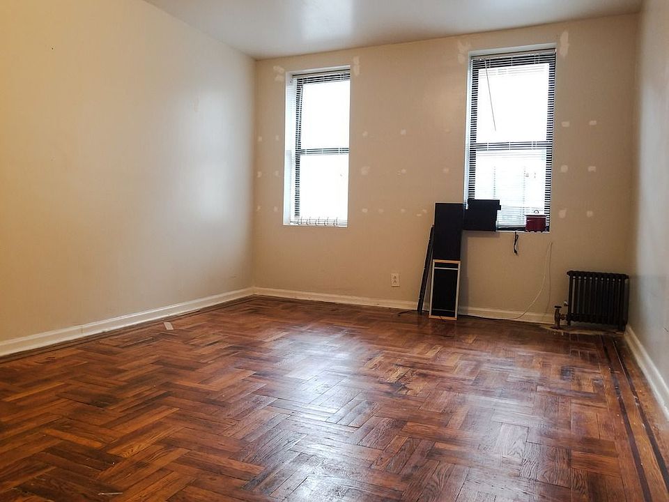 2nd image of 2121 Beekman Pl APT 1B
