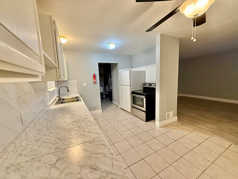 21156 Woodward St — Photo 8