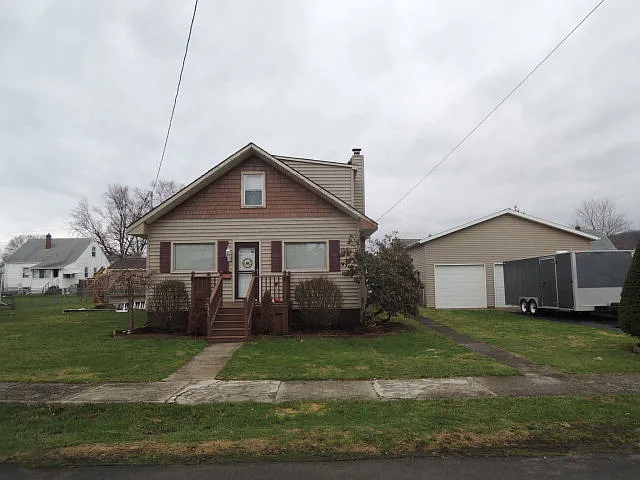 531 Phoenix Ave photo 1