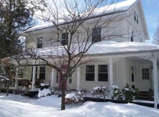 34 Chauncey Ln, Orchard Park, NY 14127