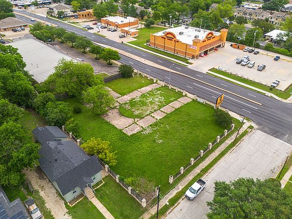 2nd image of 2217 W Waco Dr