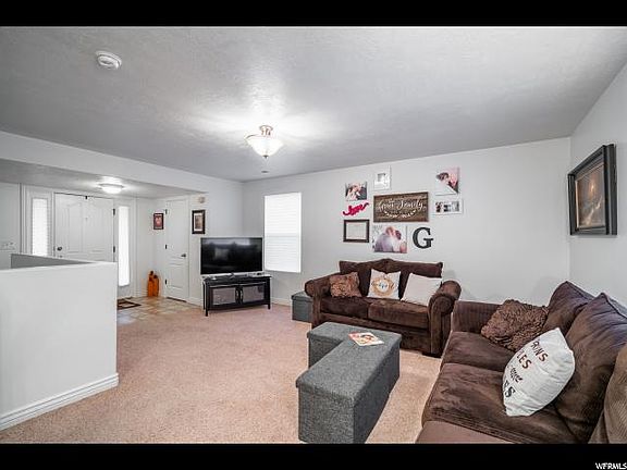 3rd image of 111 N Kintail St