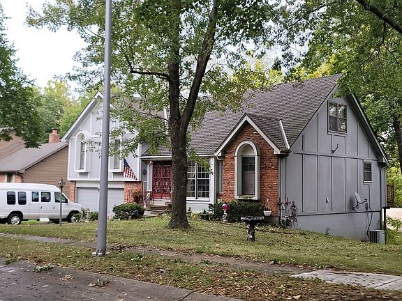 3rd image of 8107 N Oregon Ave