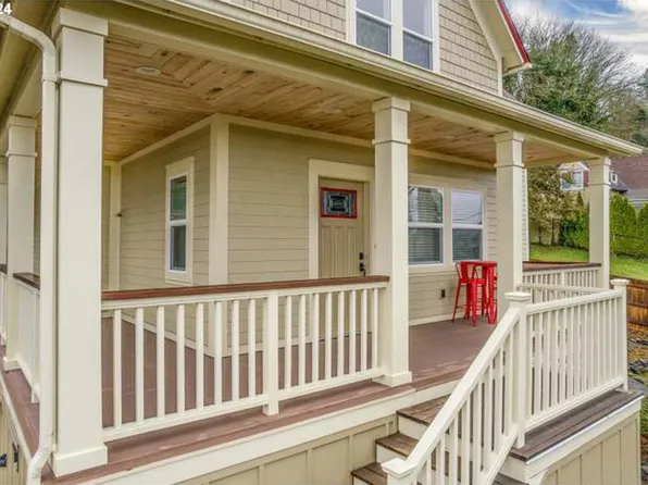 810 W C St, Rainier, OR 97048