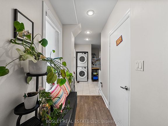 4th image of 229 Woodbine Ave