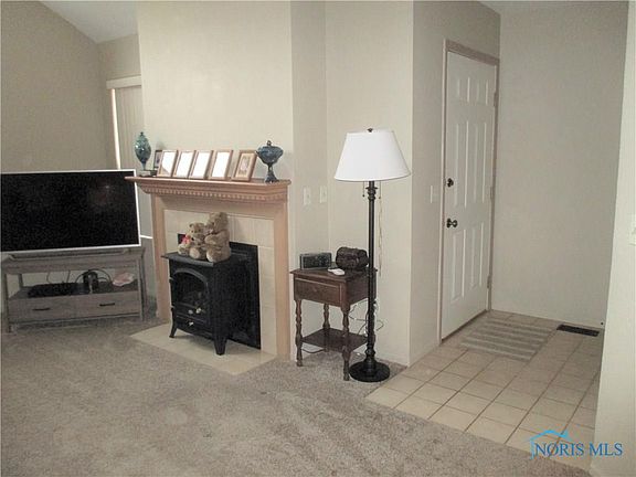3rd image of 86 Foxgate Cir W