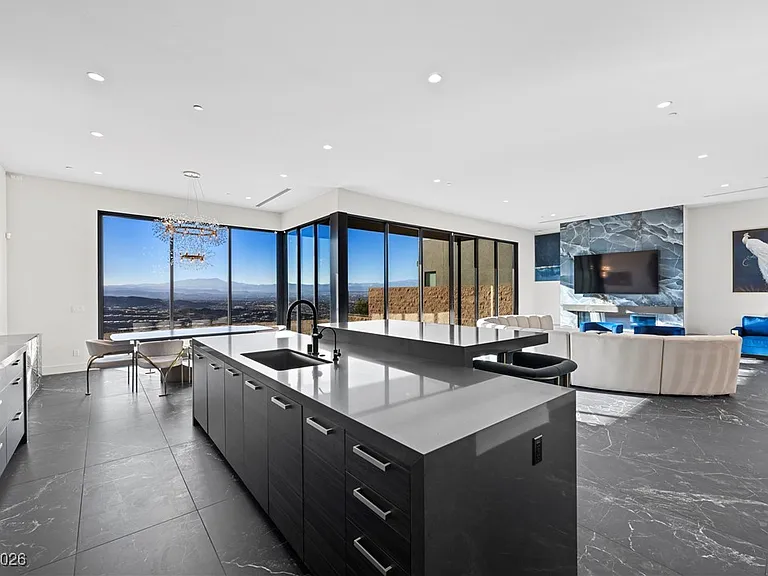577 Overlook Rim Dr — Photo 3