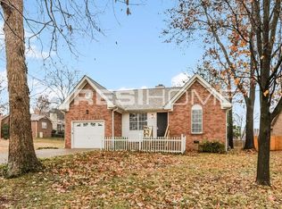 212 Lakeside Park Dr, Hendersonville, TN 37075