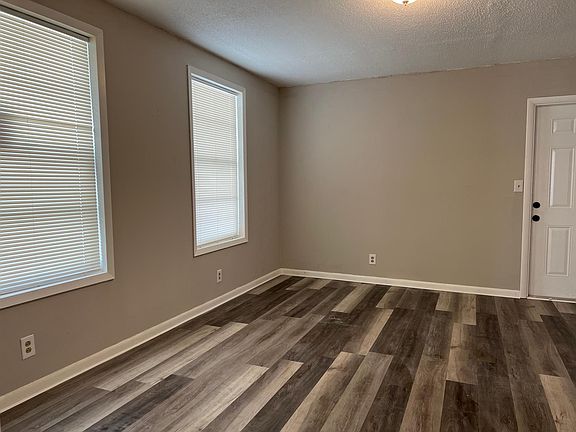 3rd image of 415 S Marion Ave #101