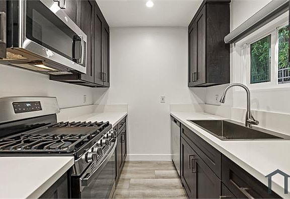 3rd image of 410 Lucas Ave APT C