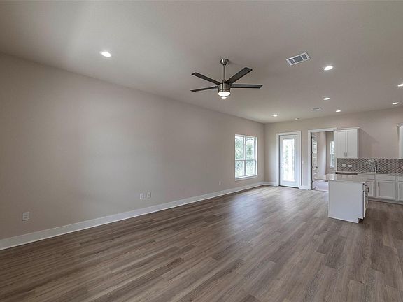 3rd image of 625 Birch Ln
