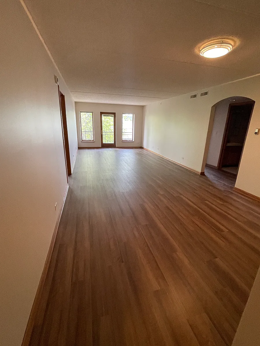 Building Photo - 6415 Elm St #3B