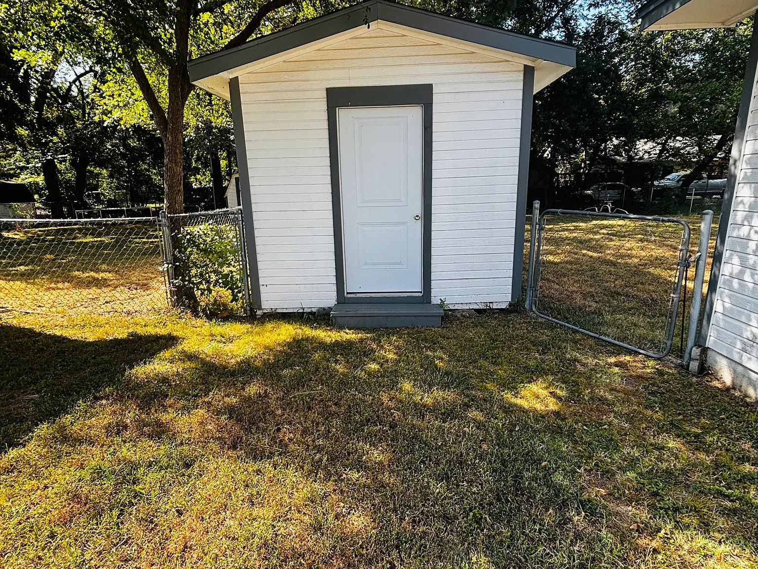 3 bed, 1094 sqft, $1,680 — Photo 2