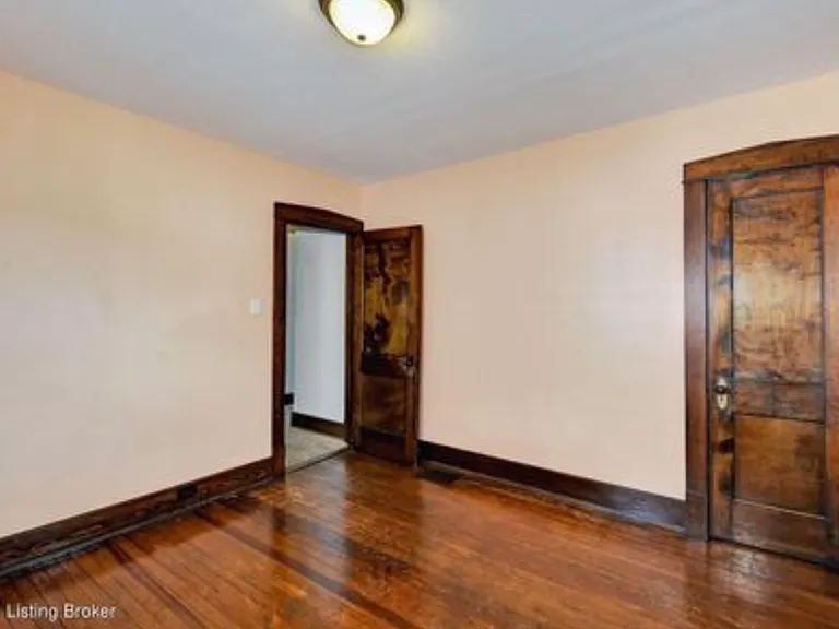 644 Ervay Ave — Photo 6