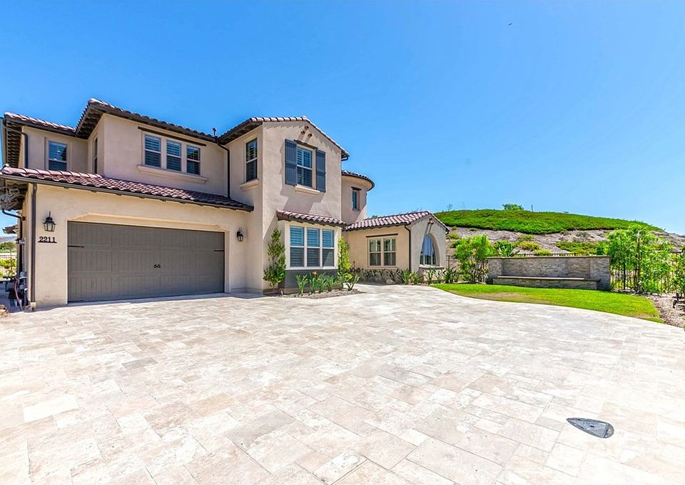 2nd image of 2211 E Santa Paula Dr