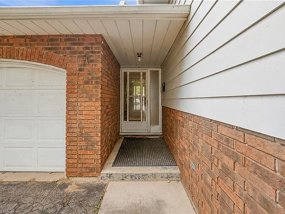 5th image of 11 Kimbermount Dr