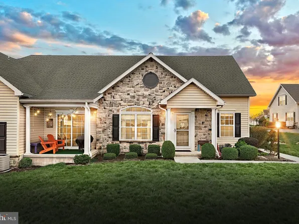 14 Dolomite Dr #21D, York, PA 17408