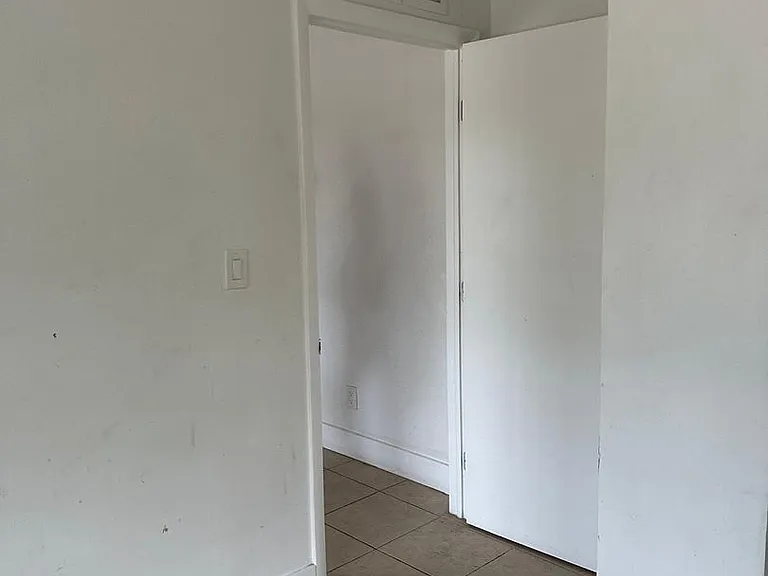 920 SE 2nd Ave — Photo 13