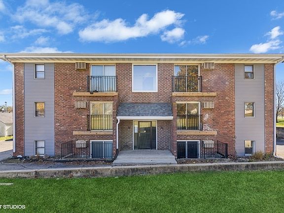 3rd image of 6315-6319 Hickman Rd #14