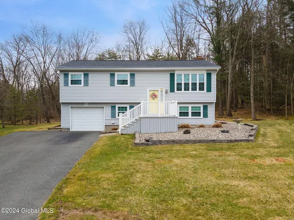38 Bayberry Court, Voorheesville, NY 12186