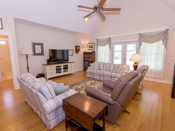 4th image of 619 Forest Shore Dr