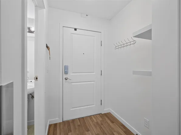547 Yates Rd #211, Kelowna, BC V1V 2T9