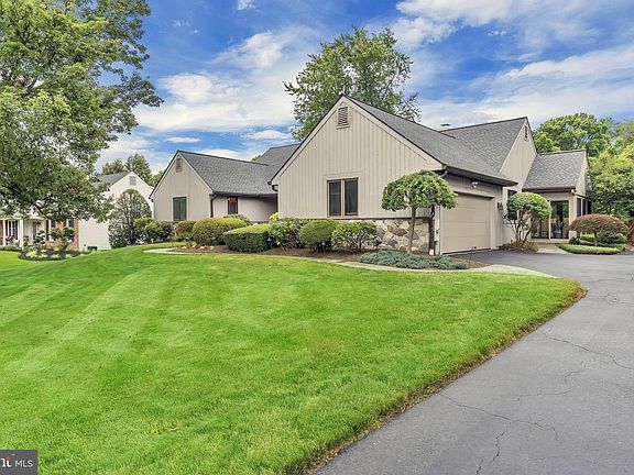 3rd image of 208 Deergrass Rd