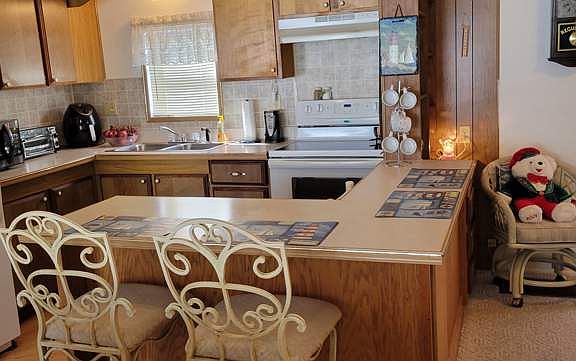 5th image of 1208 Lee St #109