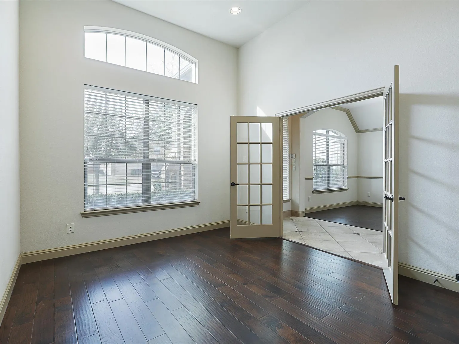 4 bed, 2344 sqft, $3,295 — Photo 4