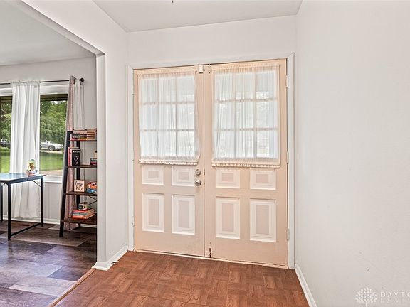 3rd image of 807 Sue Ln