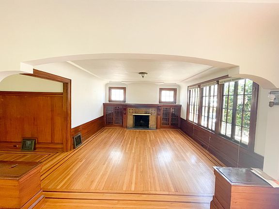 4th image of 725 Miramar Ave
