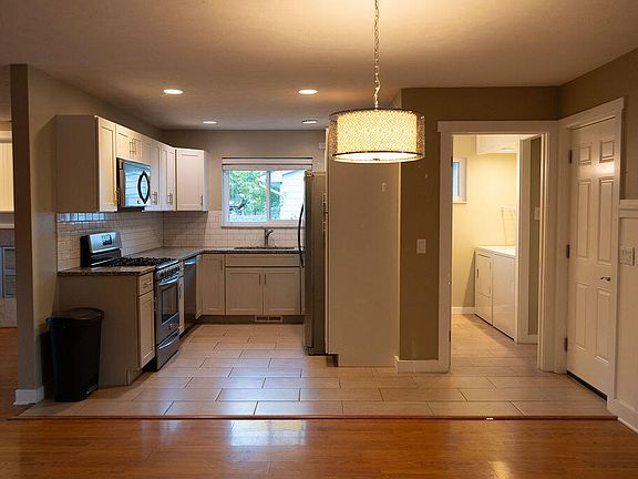 3rd image of 4601 Bremer St SW