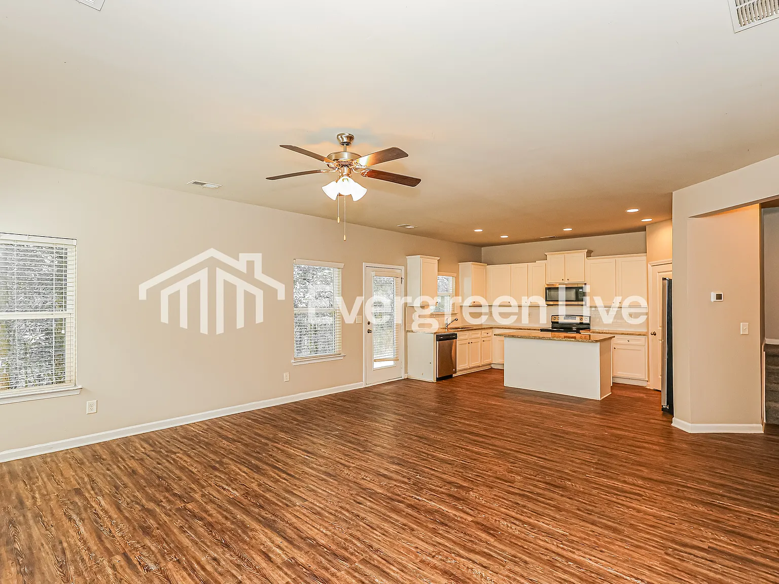 3 bed, 2.5 bath, 1850 sqft, $1,895 — Photo 3