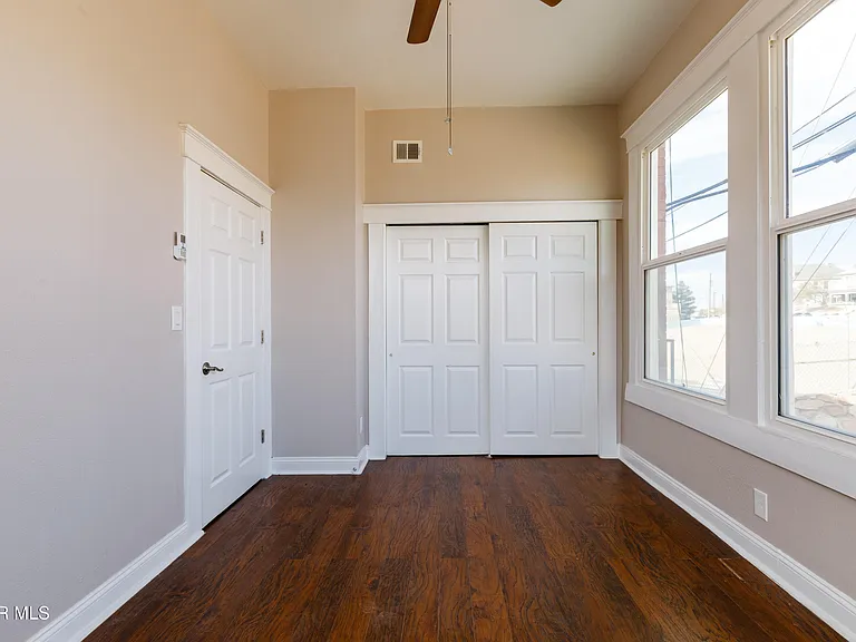 521 W Missouri Ave #12 — Photo 7