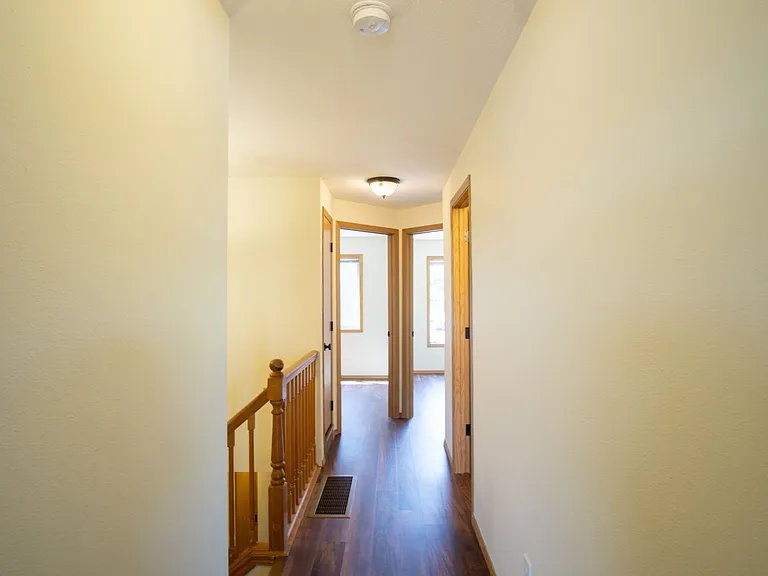 Great Piedmont 3 Bdr Townhouse w/Fireplace, DW + Garage! — Photo 19