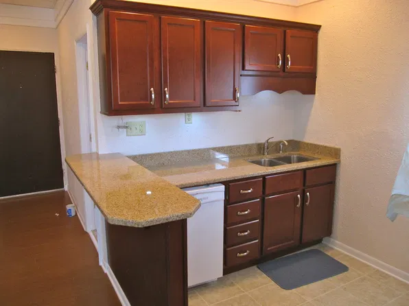 123 W Washington St #3, Morris, IL 60450