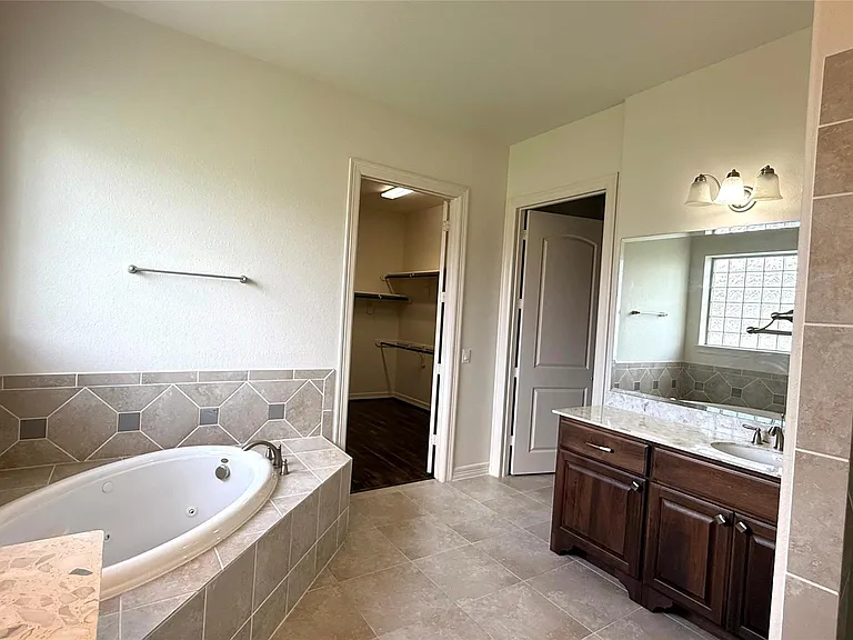 4802 Fairford — Photo 39