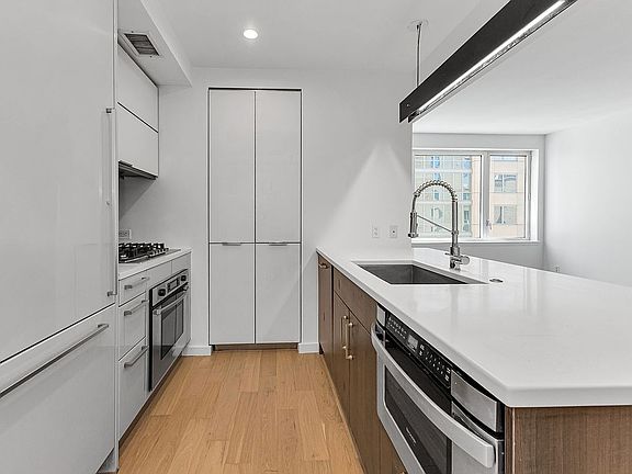4th image of 34 N 7th St APT 5D