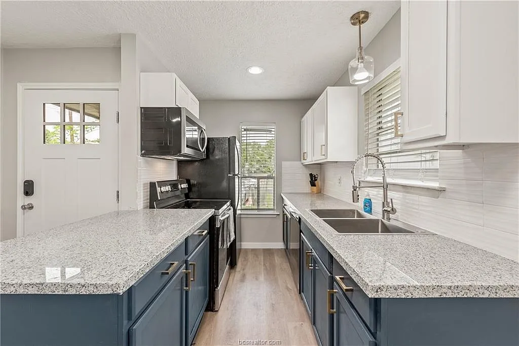 2 bed, 1250 sqft, $1,600 — Photo 1