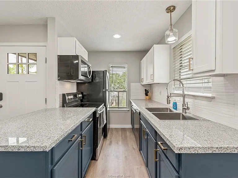 3410 Leon St #A — Photo 1