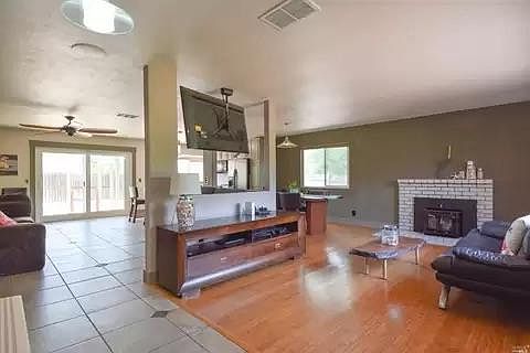 4th image of 795 Cahill Ct