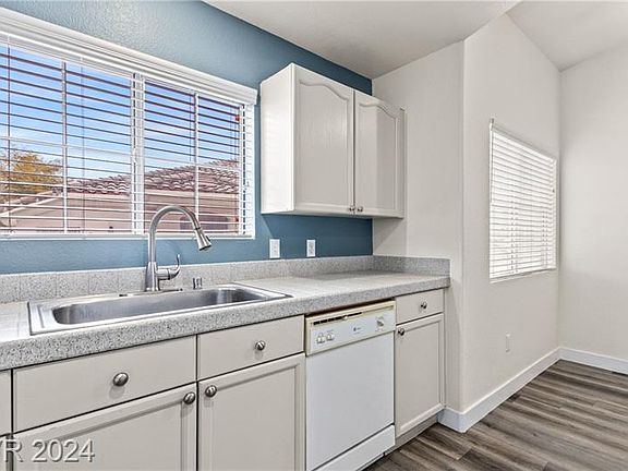 5th image of 352 Amber Pine St #201-1
