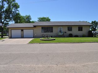 702 3rd St NW, Cooperstown, ND 58425