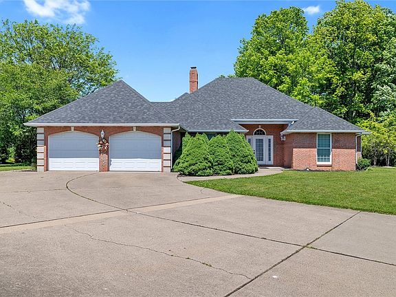2nd image of 111 Saddlebrook Cir