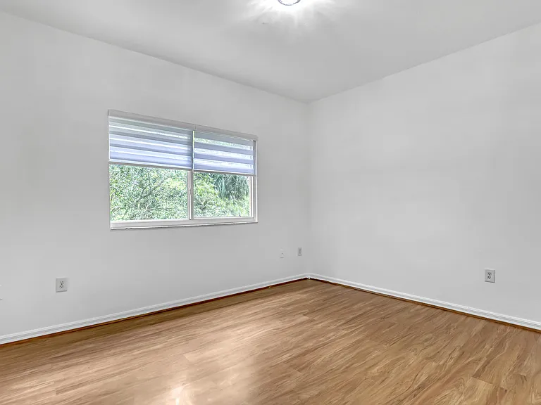 340 Crestwood Cir #302 — Photo 24