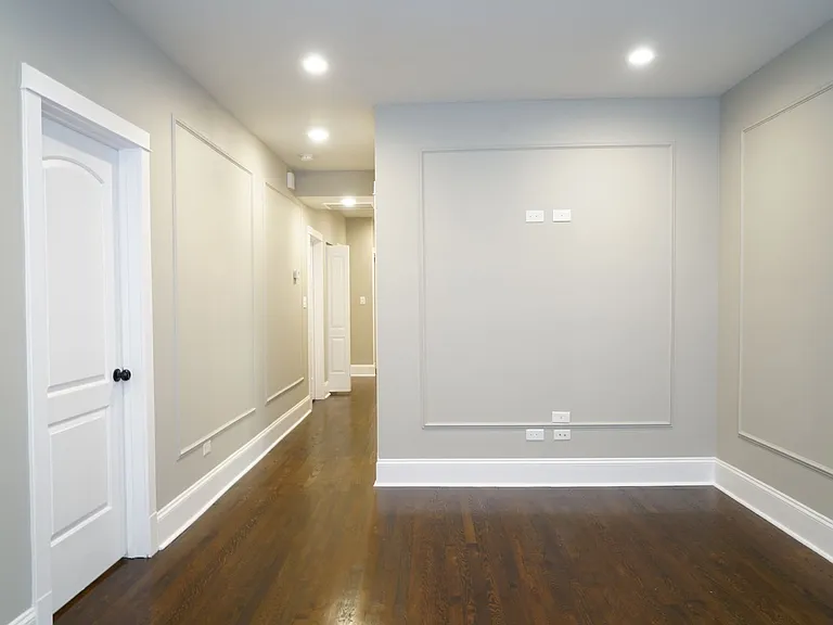 Arg Llc, 2848 W. Barry Series — Photo 9