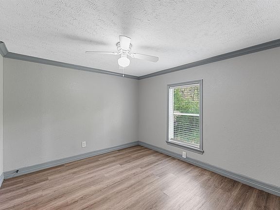 2nd image of 110 Robin St