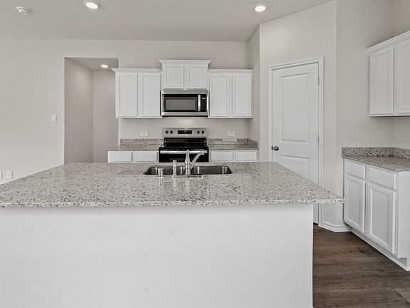 4th image of 1643 Blaire Dr